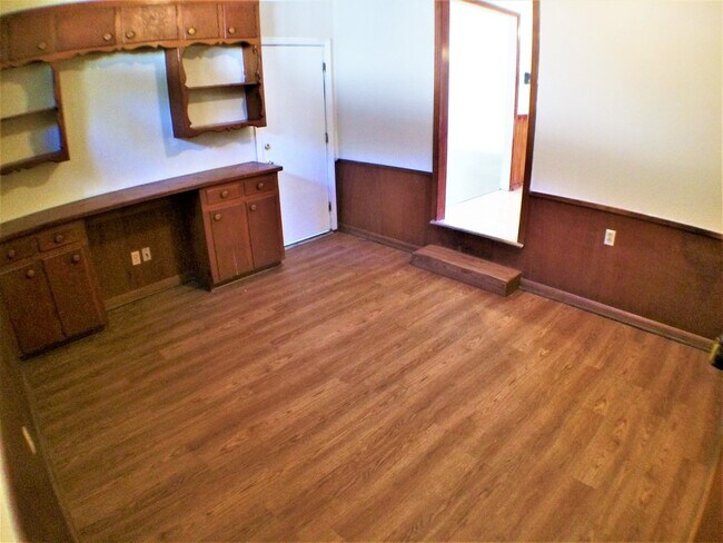 Building Photo - 4 Bed 2 Bath Home  w New Upgrades in Halto...