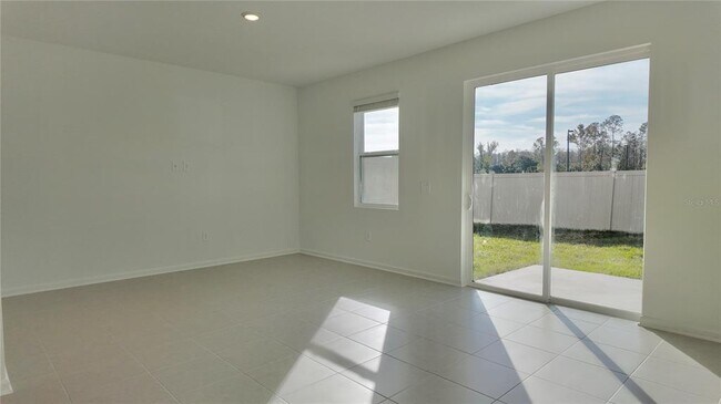 Building Photo - 2580 Skyline Lp