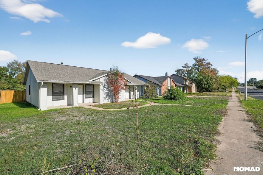 Building Photo - 1600 W Braker Ln