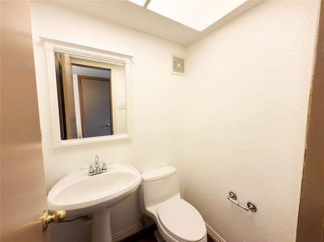 Building Photo - 8636 Strathmore Dr