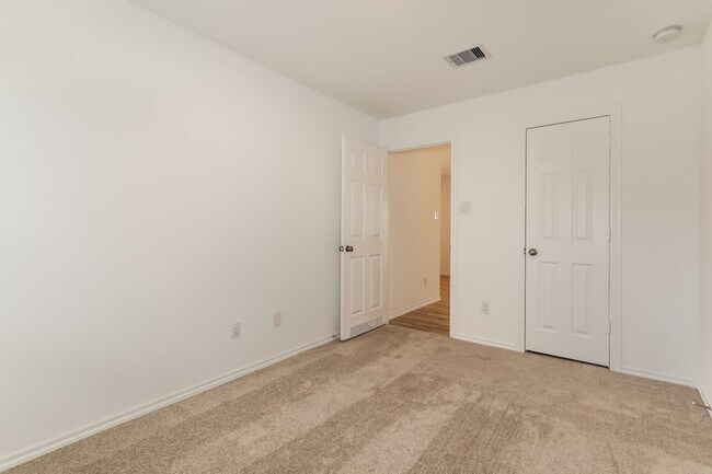 Building Photo - 11139 N Lake Mist Ln