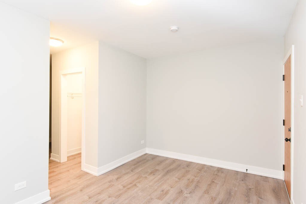 Building Photo - 436 W Belden Ave