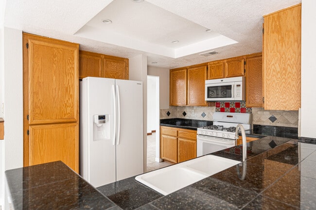 Building Photo - 9244 Calle De Vista Oeste