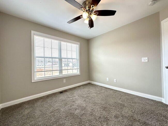 Building Photo - 1172 Meadowhill Ln