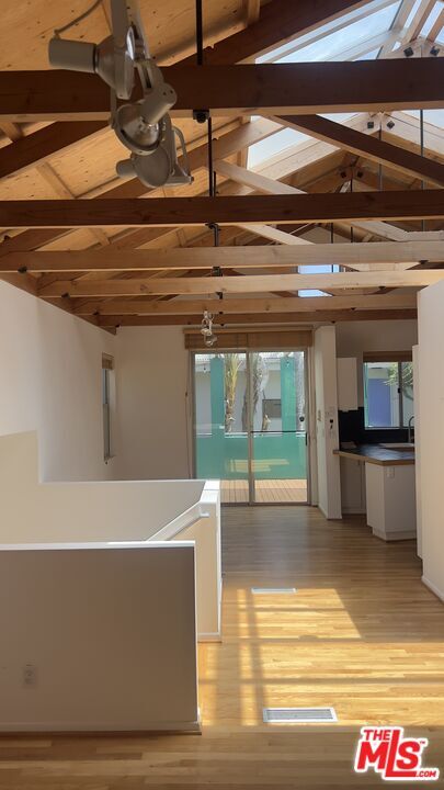 Building Photo - 656 Angelus Pl