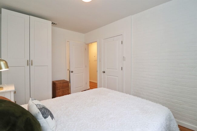 Building Photo - 206 Beacon Ave