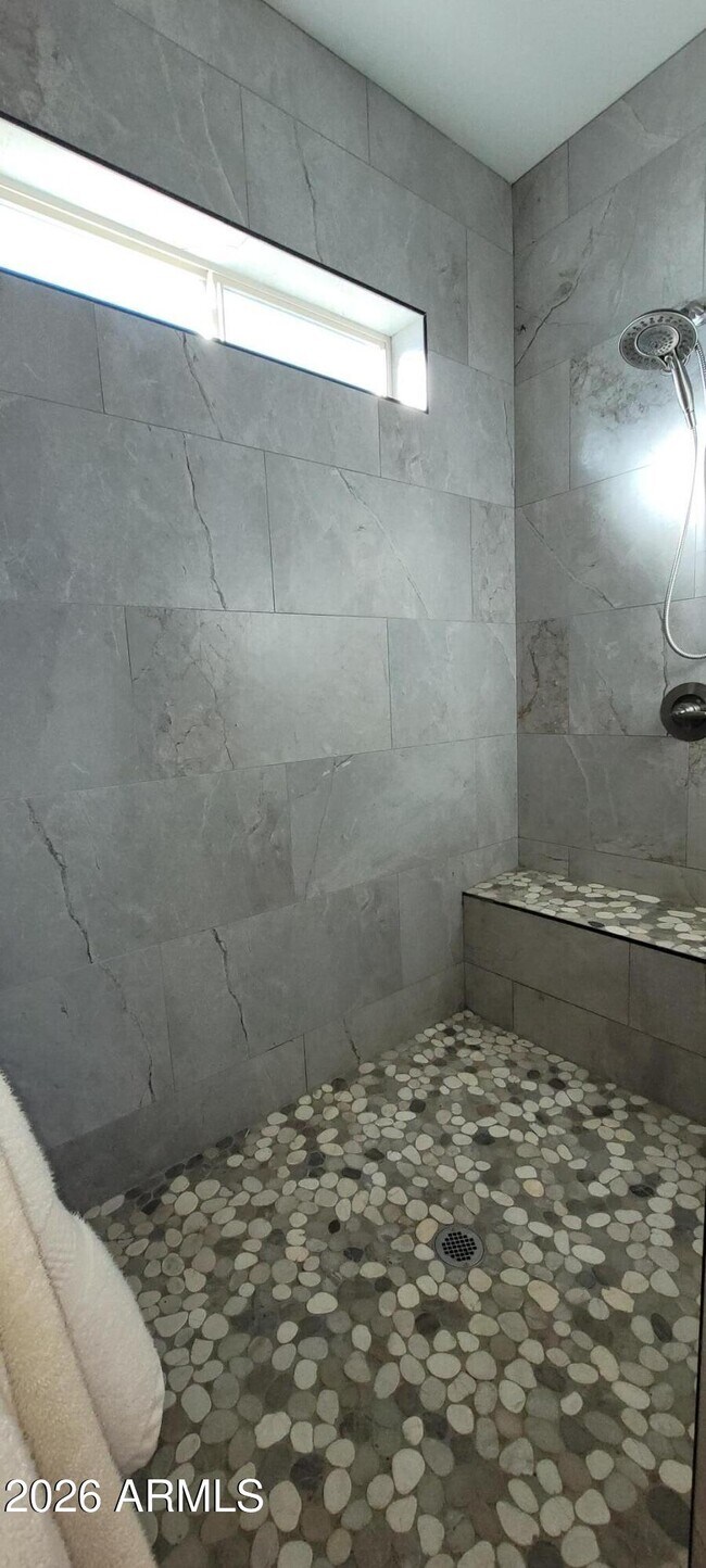 Building Photo - 900 W Hermosa Dr