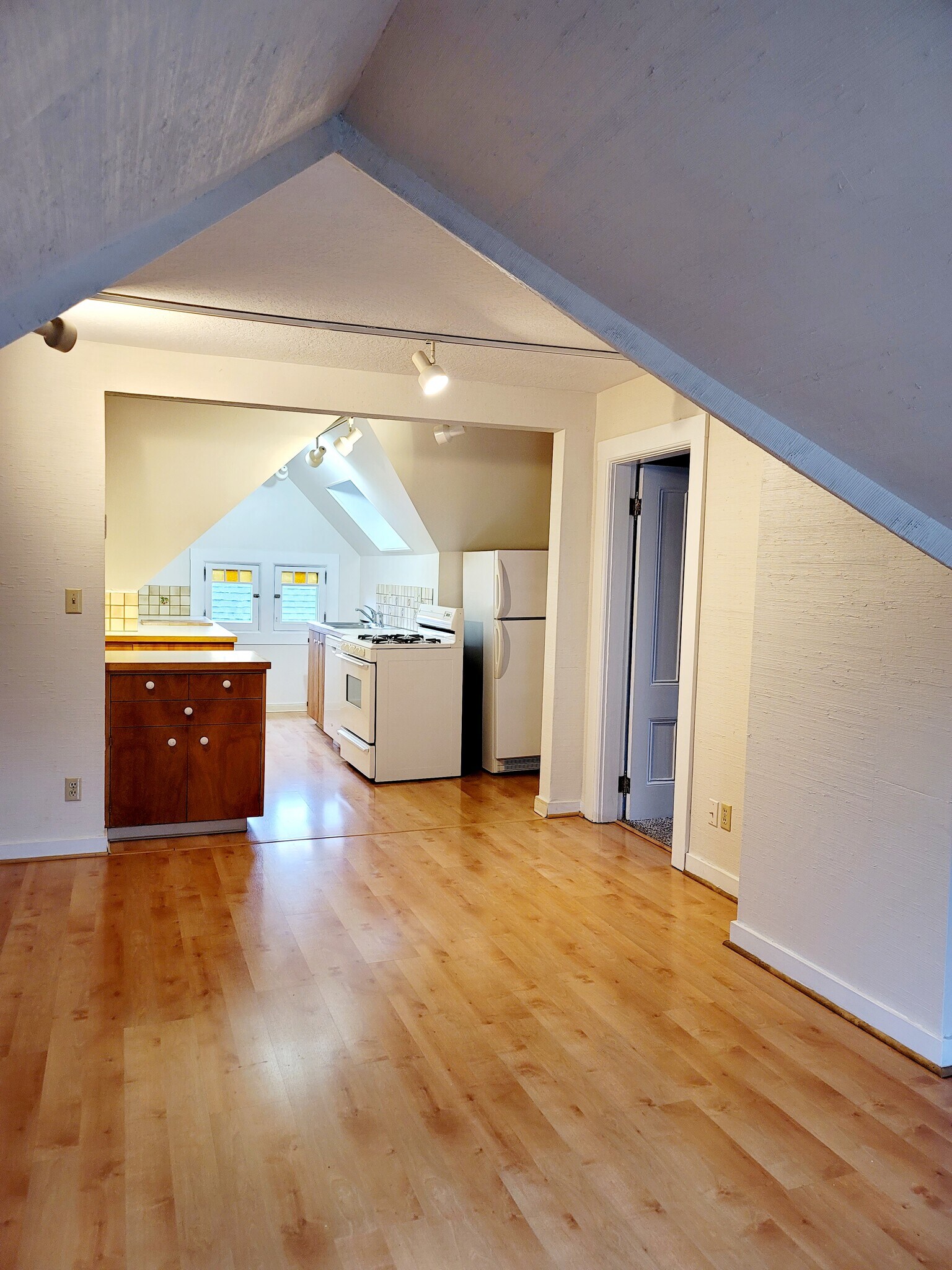 Building Photo - 2170 NW Flanders St