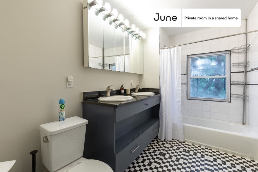 Building Photo - Room in Shared 5 bed/2 bath home in Allston