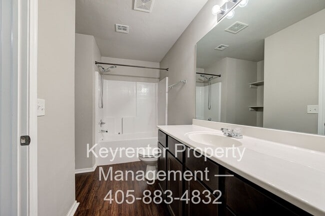 Building Photo - Gorgeous 3 Bed 2 Bath in Moore/SE OKC