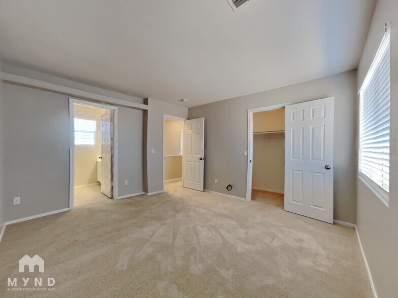 Building Photo - 11802 W Laurel Ln