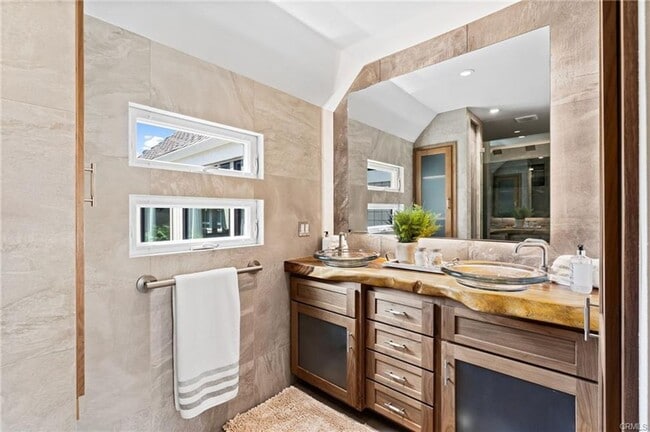 Building Photo - Stunning Huntington Harbour Townhome