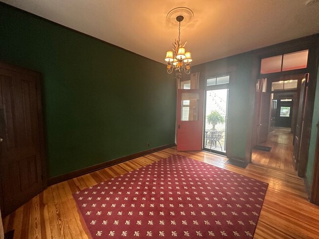 Building Photo - Charming 3BR/2.5BA Home For Rent in Highla...