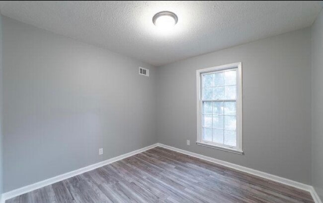 Room 3 - 1728 Forrest Dr