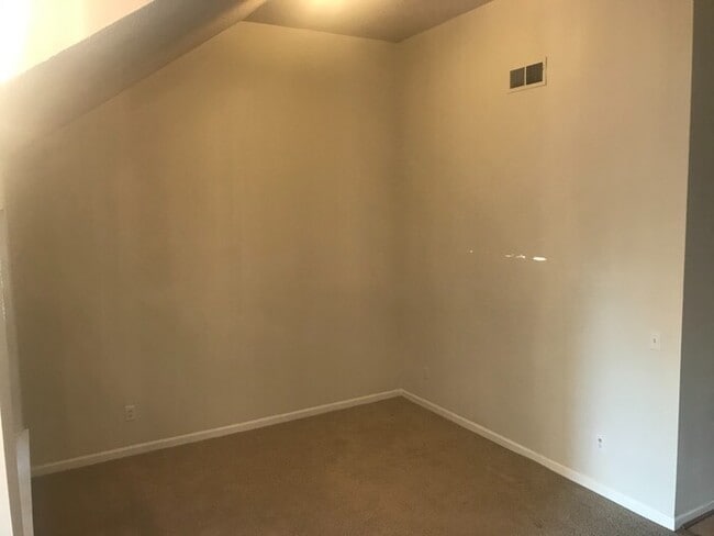 Building Photo - 2536 Lancewood Ln