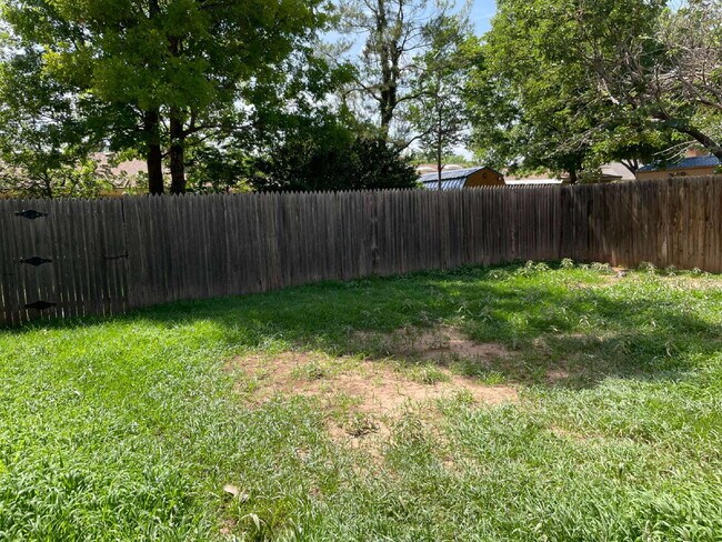 Building Photo - 2 bed 2 bath in an excellent southwest Lubbock location.