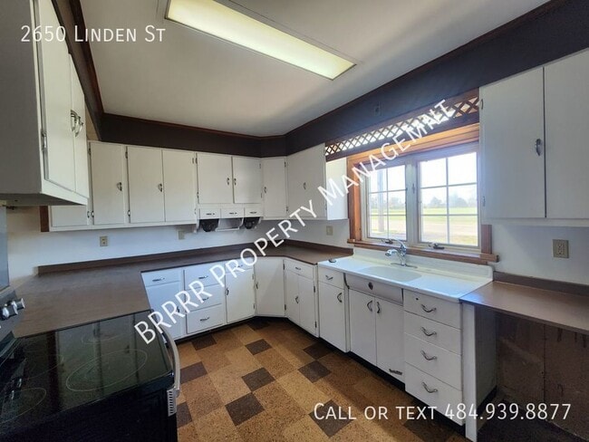 Building Photo - 2650 Linden St
