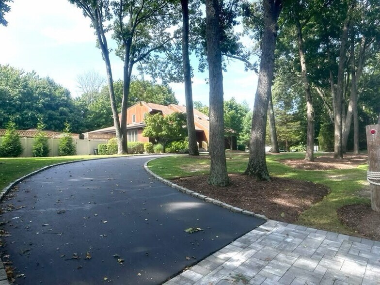 Building Photo - 500 Hoffman Ln