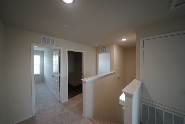 Building Photo - Beautiful home now available. Realtor Comm...