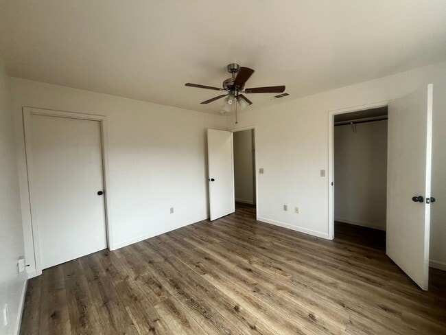 Building Photo - 2405 W Buena Vista Ave