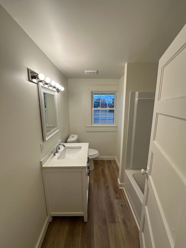 Building Photo - 614 S Tillman St