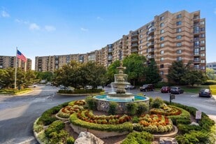 Building Photo - 8360 Greensboro Dr
