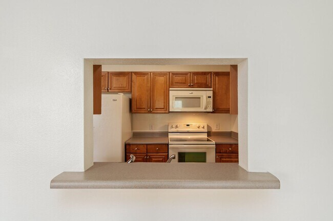 Building Photo - 2 Bedroom Townhouse in Crestview!