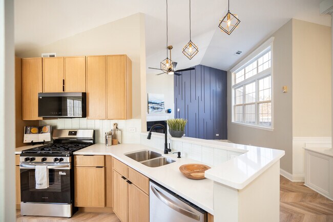 Building Photo - 2835 Rutland Cir