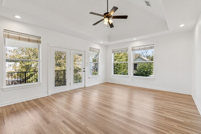 Building Photo - 6139 Belmont Ave