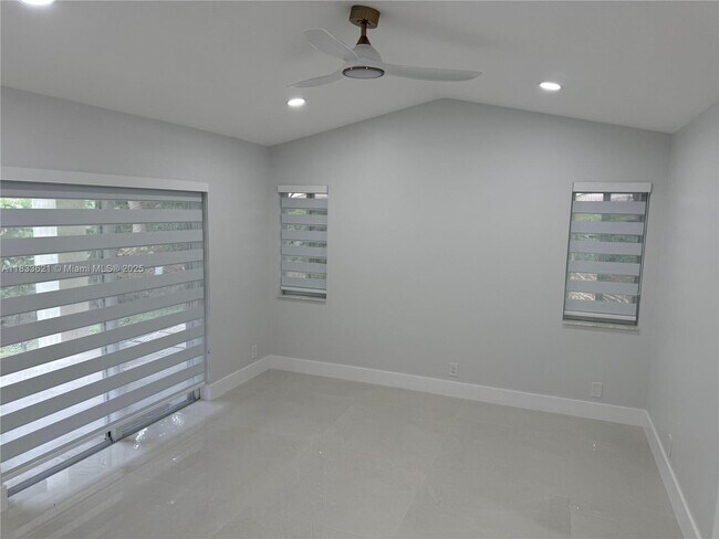 Building Photo - 1560 Canary Island Dr