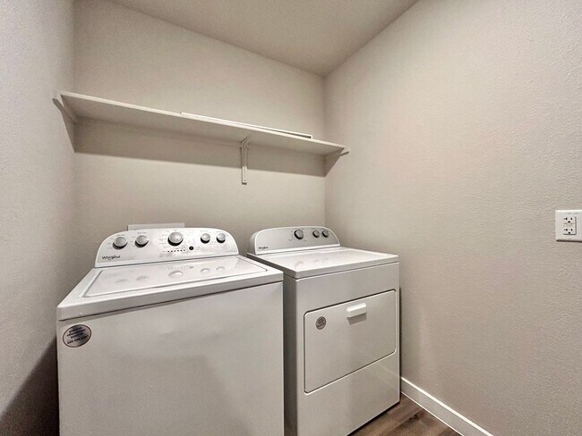 Building Photo - Move-In Ready Home with Open Layout & Outdoor Entertaining Space