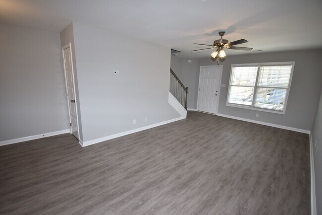 Building Photo - The Stowe Court Dog Friendly Condo for rent!