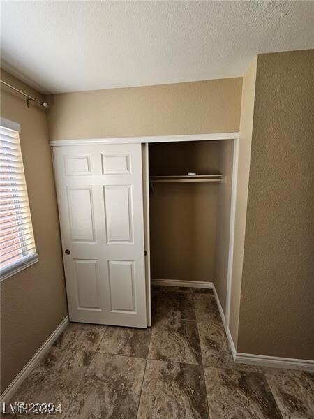 Building Photo - 5081 River Glen Dr