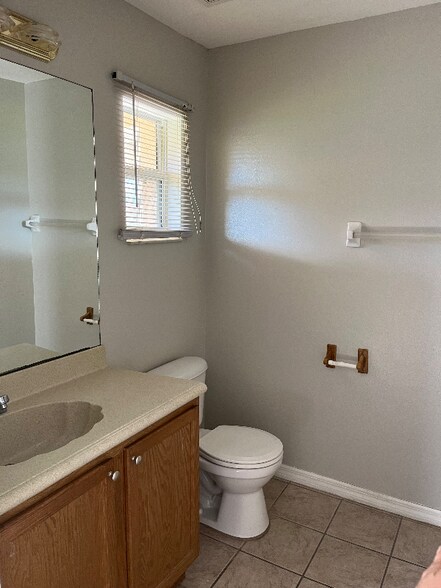 Building Photo - 773 Squirrel Ct