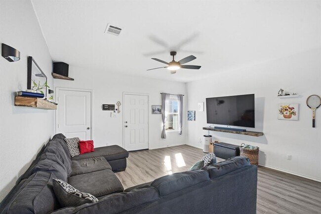 Building Photo - 1106 Cattail Ln