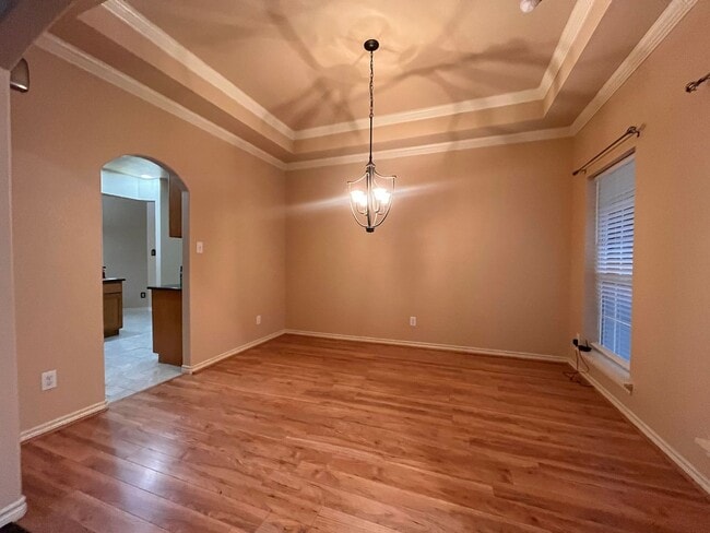 Building Photo - Gated Entry 5 bedroom, 3.5 Bath Home on 16...