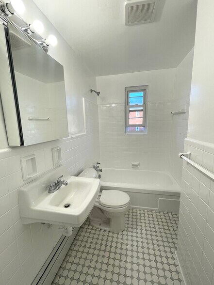 Bathroom - 4191 Hoffman Ave