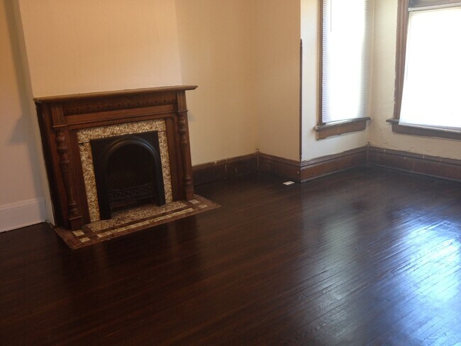Building Photo - 1379 Forsythe Ave