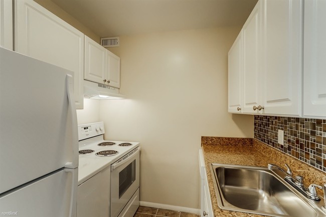 Building Photo - 2 br, 1 bath  - 1213 Nelson St