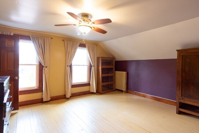 Building Photo - 4 Bedroom house conveniently located in Florence