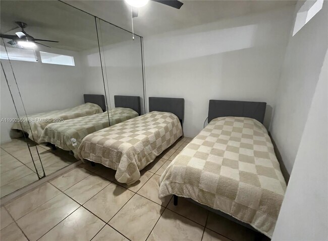 Building Photo - 830 NE 199th St