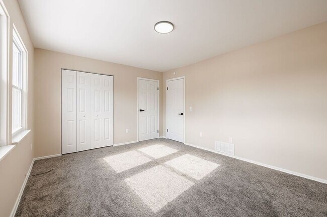 Building Photo - 14 Elm St