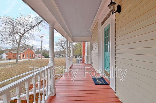 Building Photo - 115 Church Aly