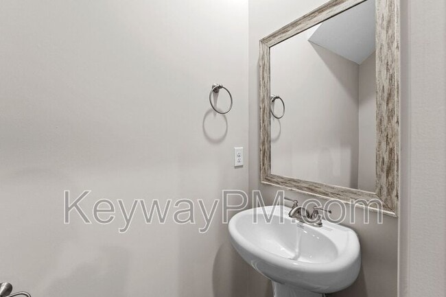 Building Photo - 563 Yuma Ln