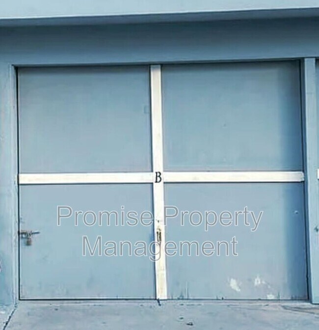 Building Photo - 934 S Myers St