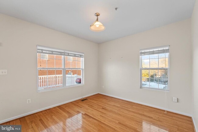 Building Photo - 4904 Olympia Pl