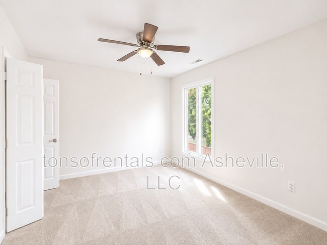 Building Photo - 130 Colony Dr