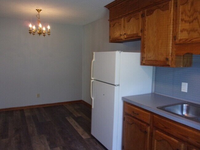 Building Photo - Ground Floor 2 Bedroom 2 Bath Condo in Farmington Hills