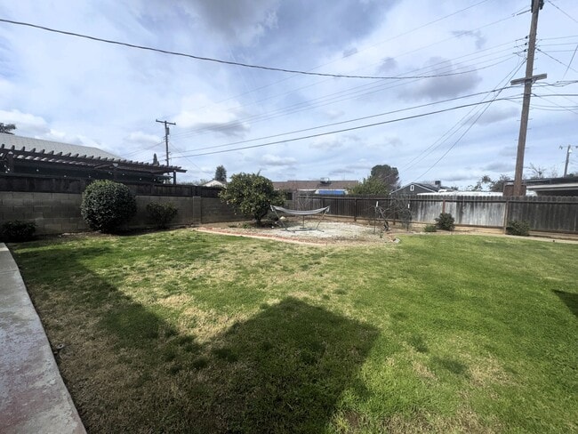 Building Photo - 221 E Griffith Way