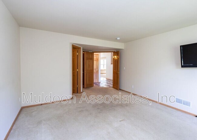 Building Photo - 140 Ellsworth St